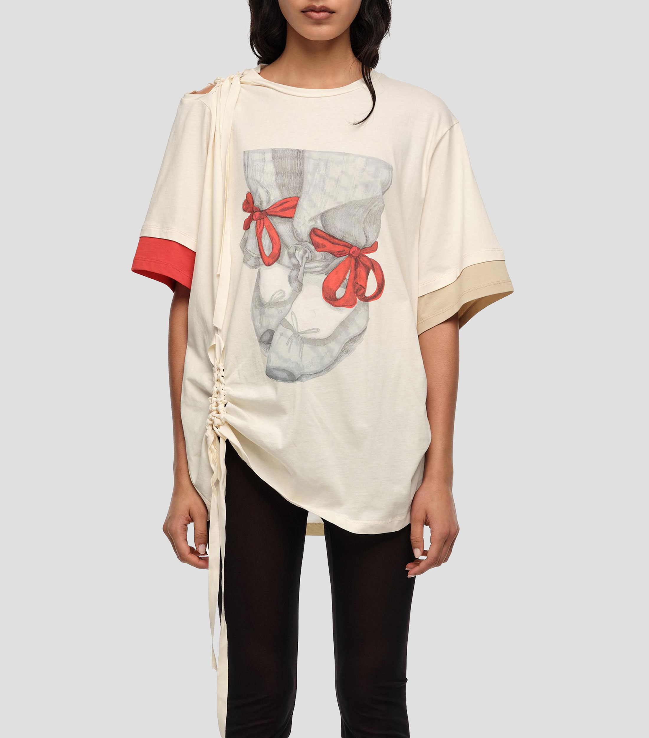 Playera fruncida logo bailarinas vainilla Mujer